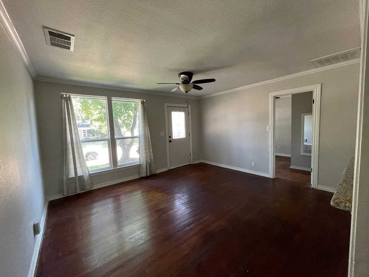 4300 Valentine St #NA - Photo 4 of 17