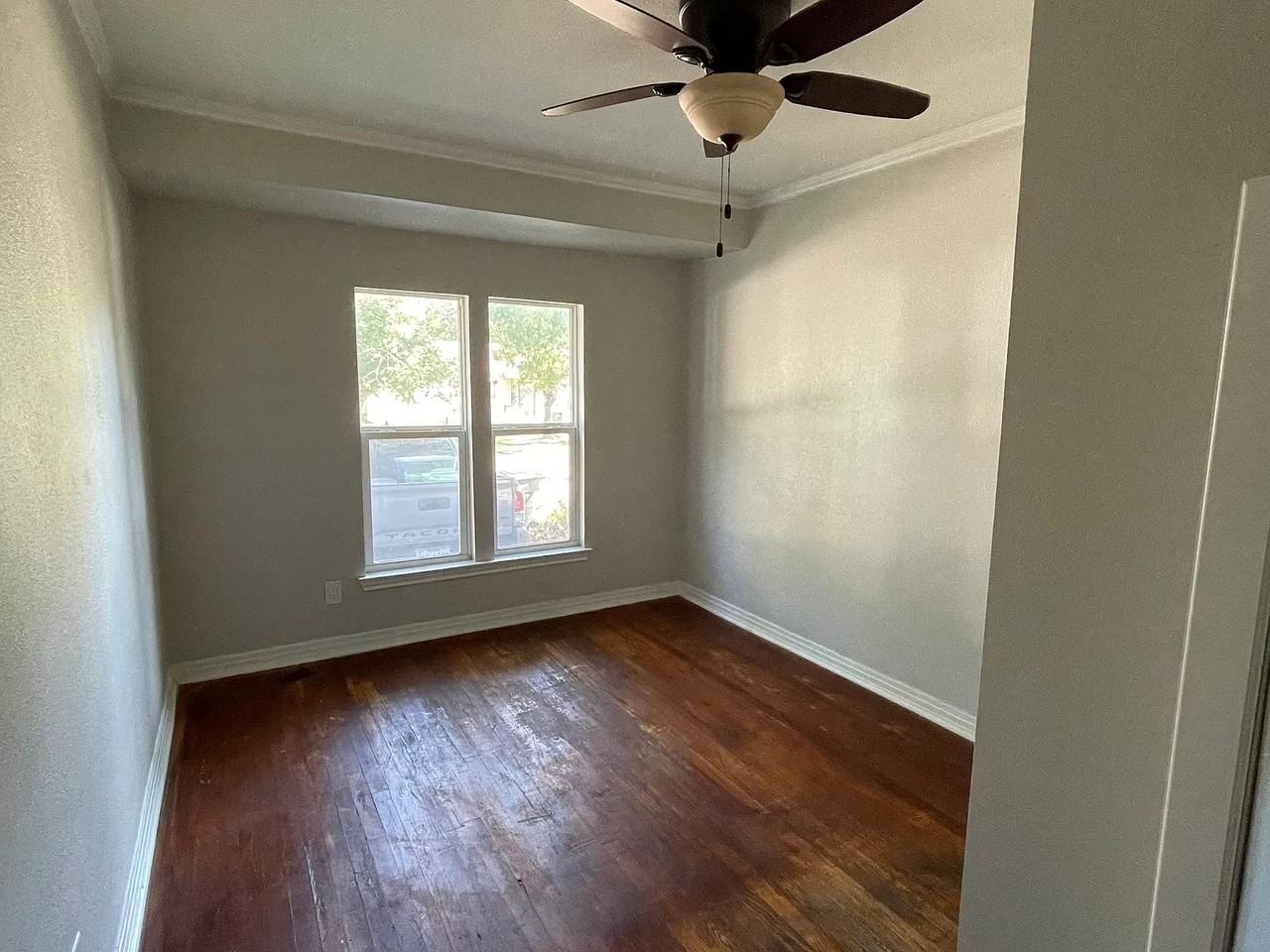 4300 Valentine St #NA - Photo 6 of 17