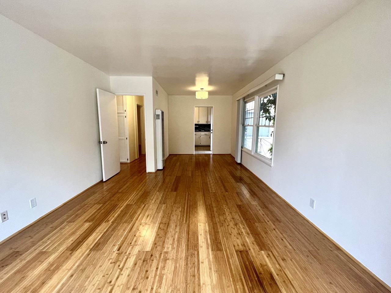 526 N Van Ness Ave #1 - Photo 3 of 11