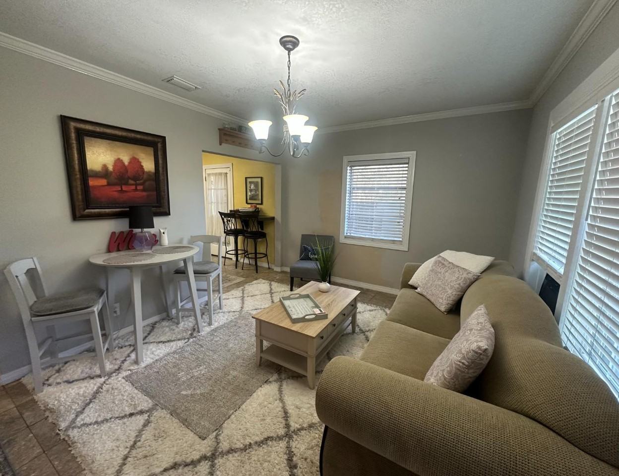 2312 E Hillwood Dr - Photo 4 of 20