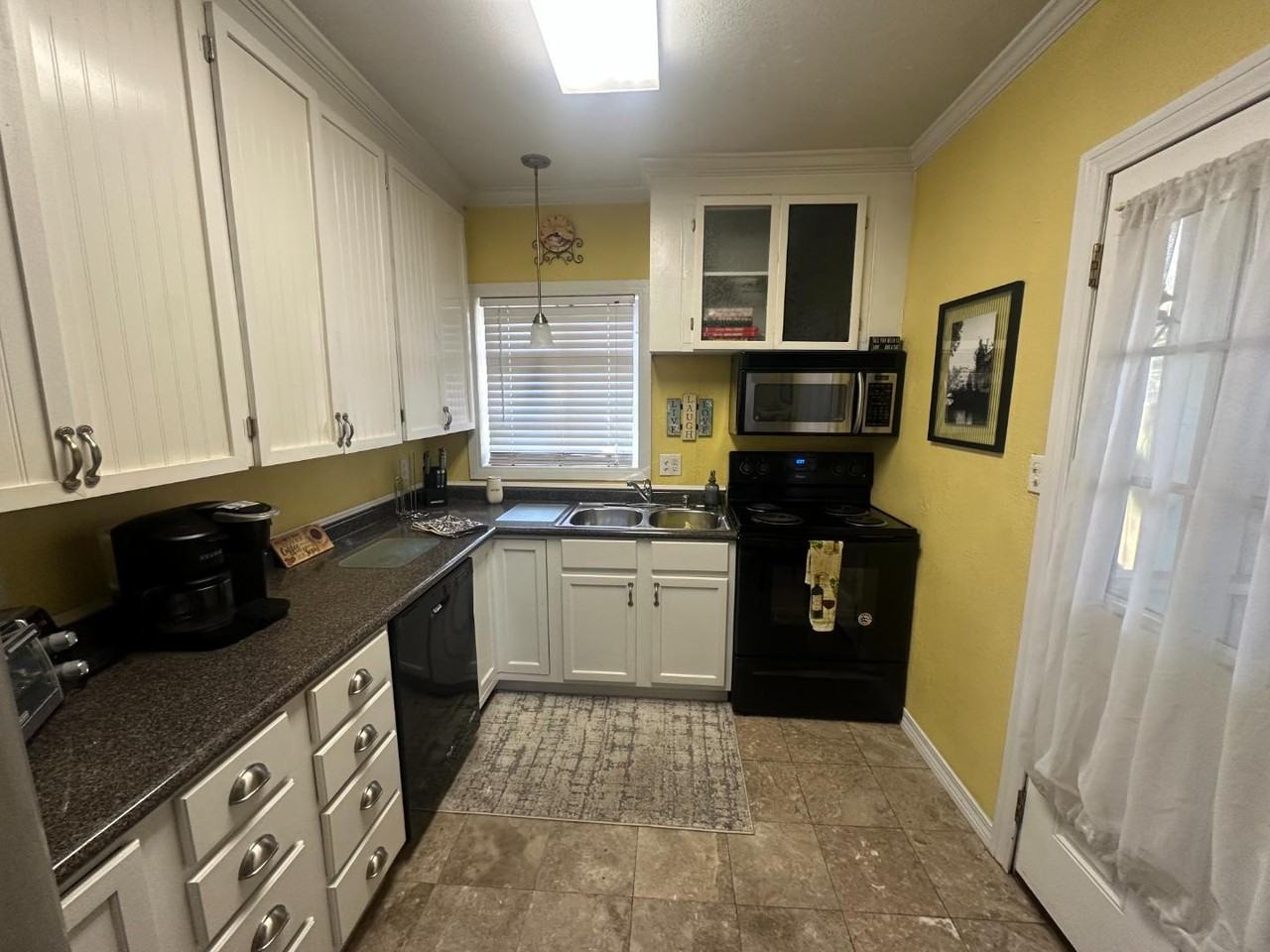 2312 E Hillwood Dr - Photo 6 of 20