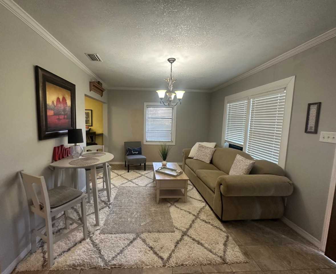 2312 E Hillwood Dr - Photo 7 of 20