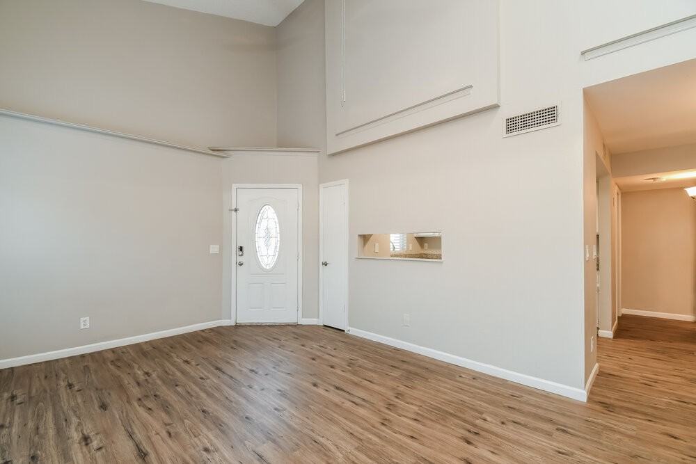 2718 W Brooks St - Photo 7 of 17