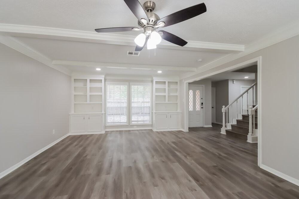 1807 Hamlin Valley Dr - Photo 5 of 17