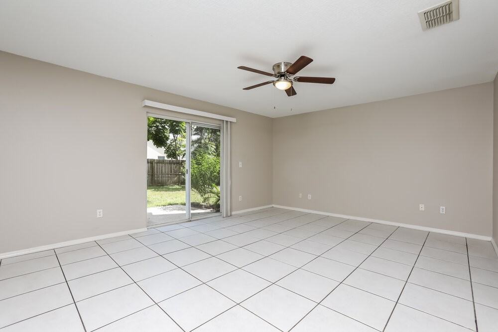 1018 Corkwood Dr - Photo 4 of 17