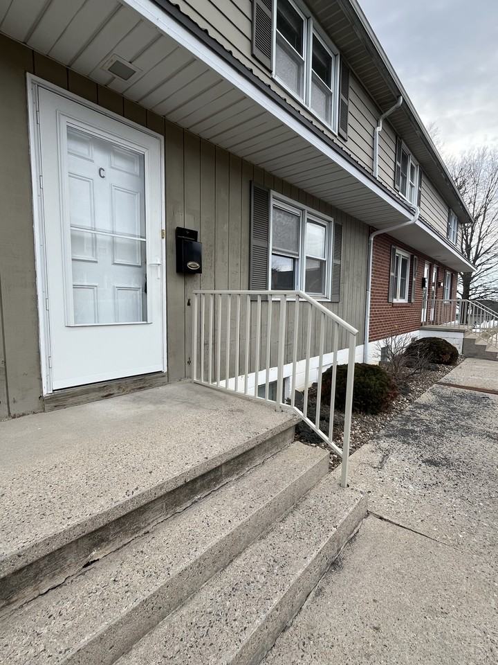 611 Lincoln Way W #C - Photo 2 of 27