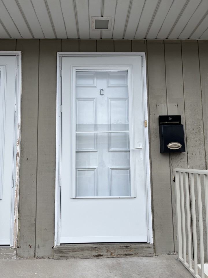 611 Lincoln Way W #C - Photo 3 of 27