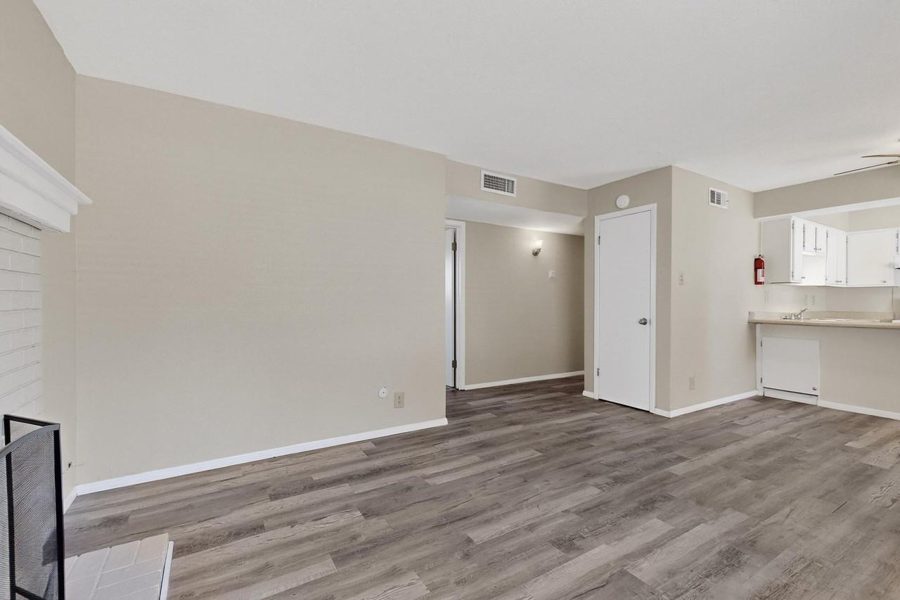 205 Delamar Loop Nw #C - Photo 3 of 21