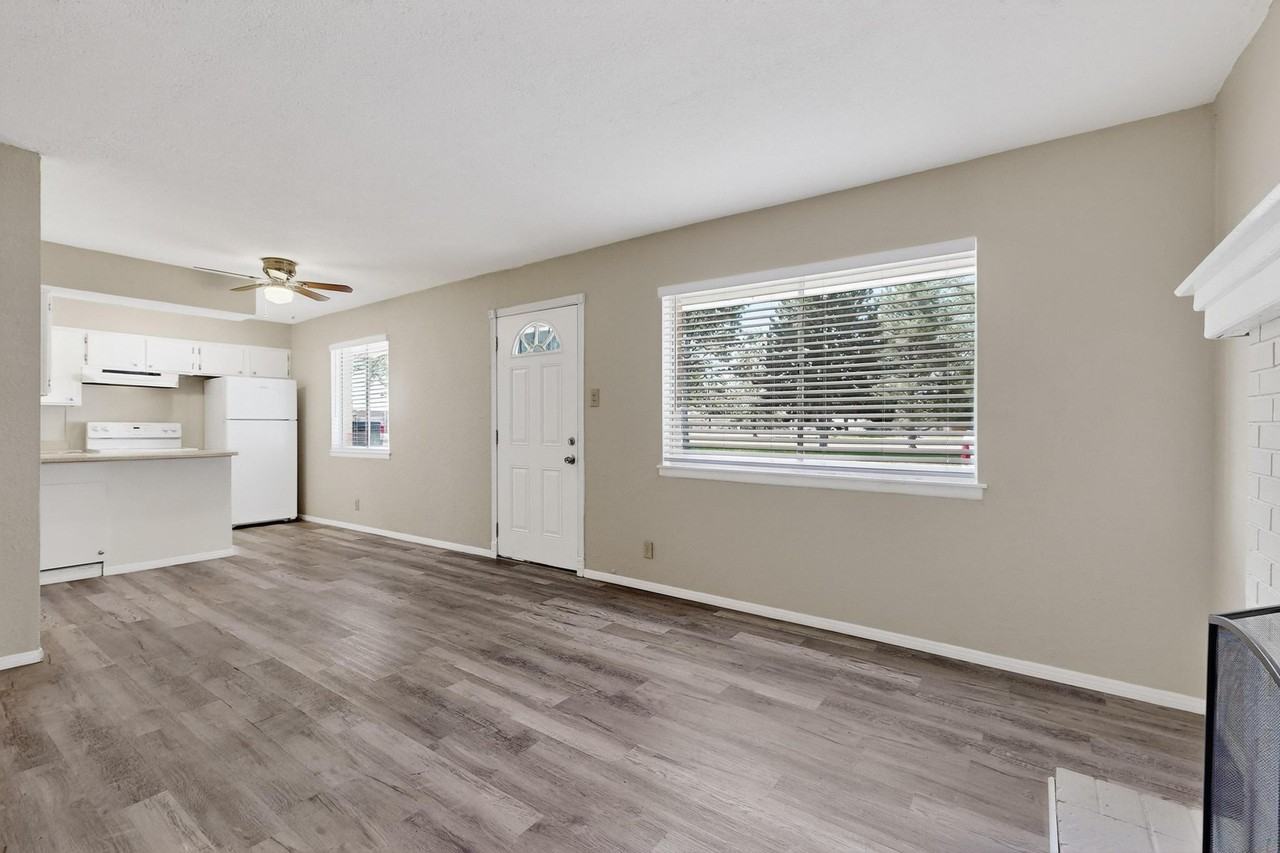 205 Delamar Loop Nw #C - Photo 4 of 21