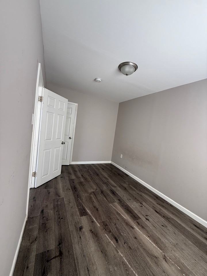 85 Warren St #2 - Photo 4 of 7