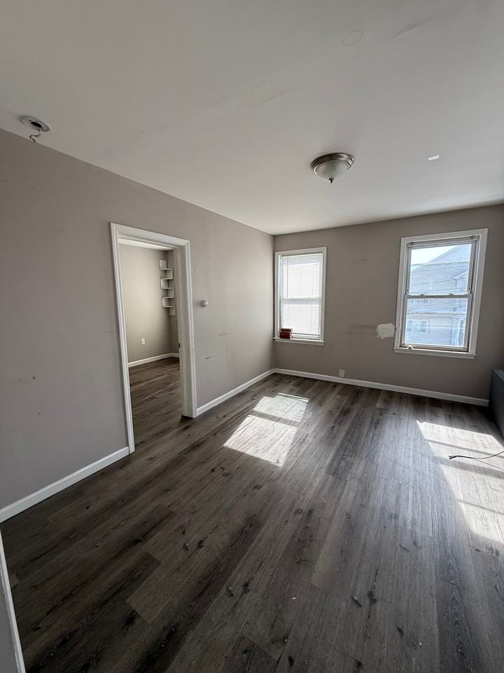 85 Warren St #2 - Photo 5 of 7
