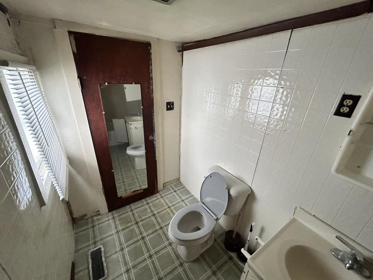 615 E Water St #1 - Photo 5 of 10