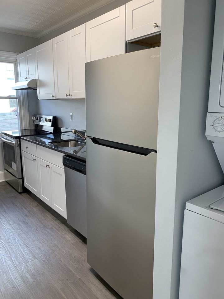 3 Center Pl #2 - Photo 4 of 6