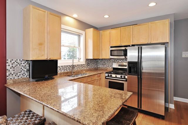 1041 N Marshfield Ave #1 - Photo 2 of 15