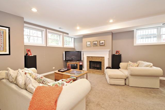 1041 N Marshfield Ave #1 - Photo 3 of 15