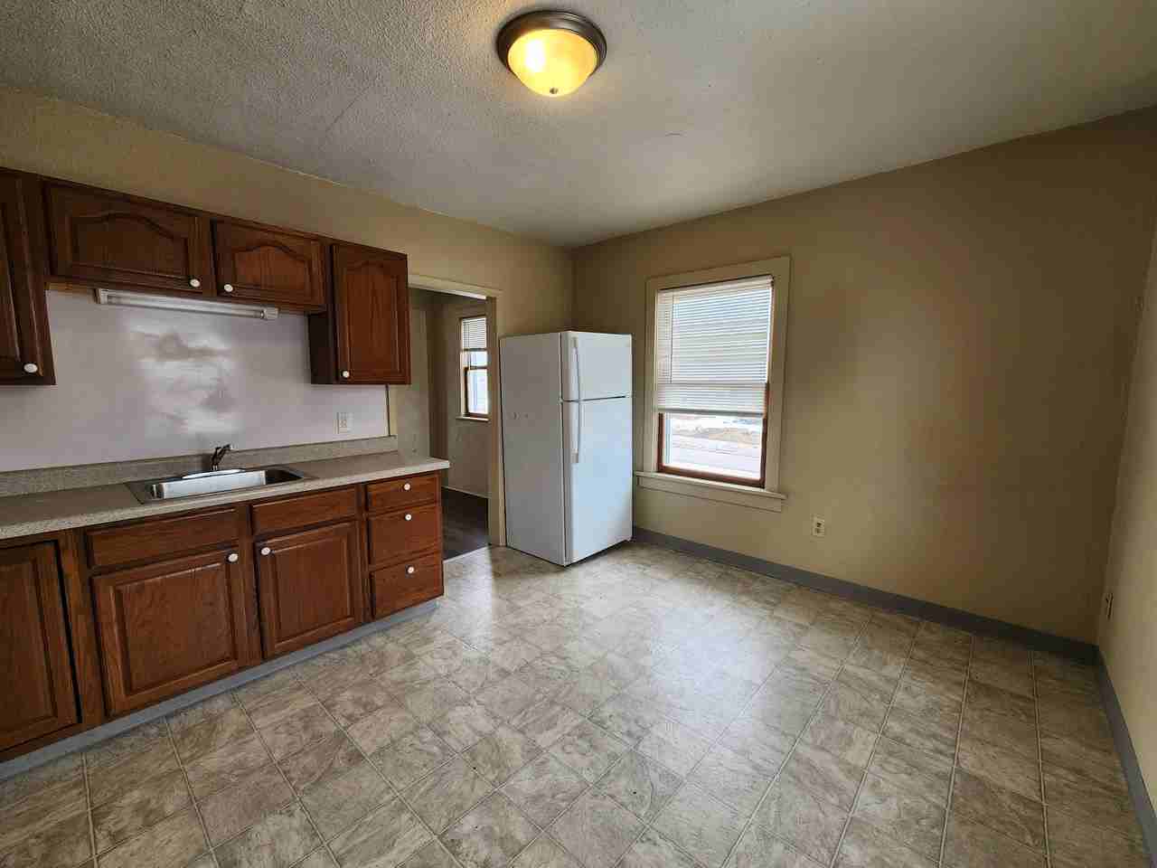 604 1/2 W Seerley Blvd #1 - Photo 3 of 23