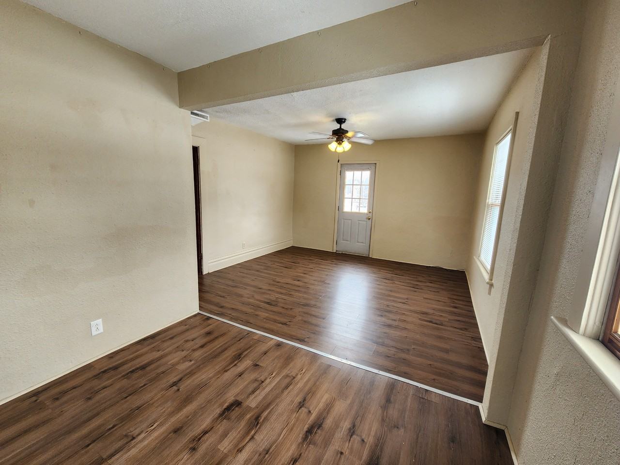 604 1/2 W Seerley Blvd #1 - Photo 5 of 23