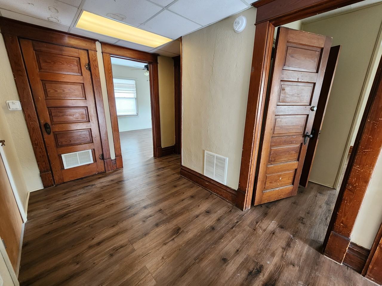 604 1/2 W Seerley Blvd #1 - Photo 6 of 23