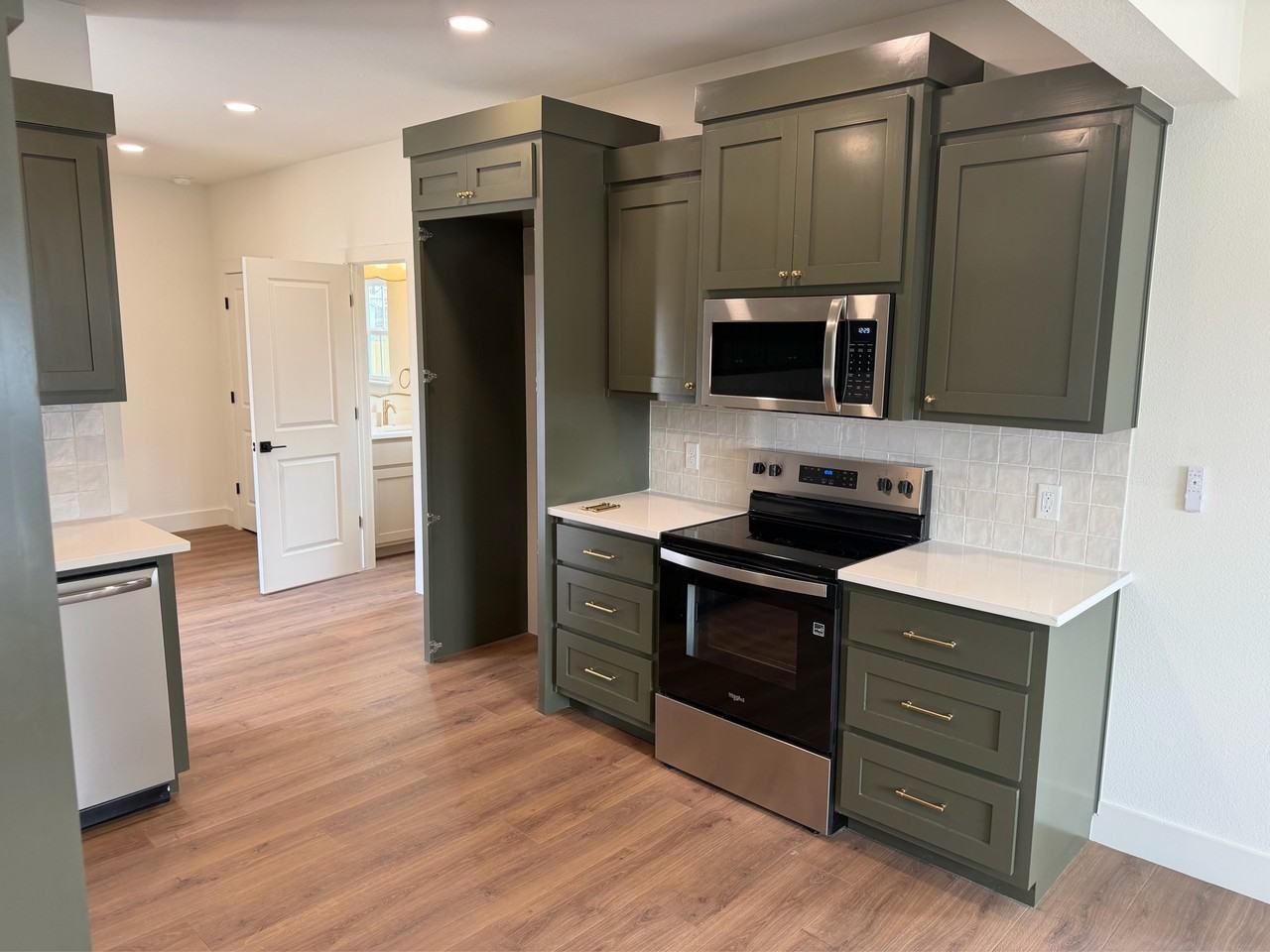 408 2nd Ave Se #1 - Photo 4 of 15