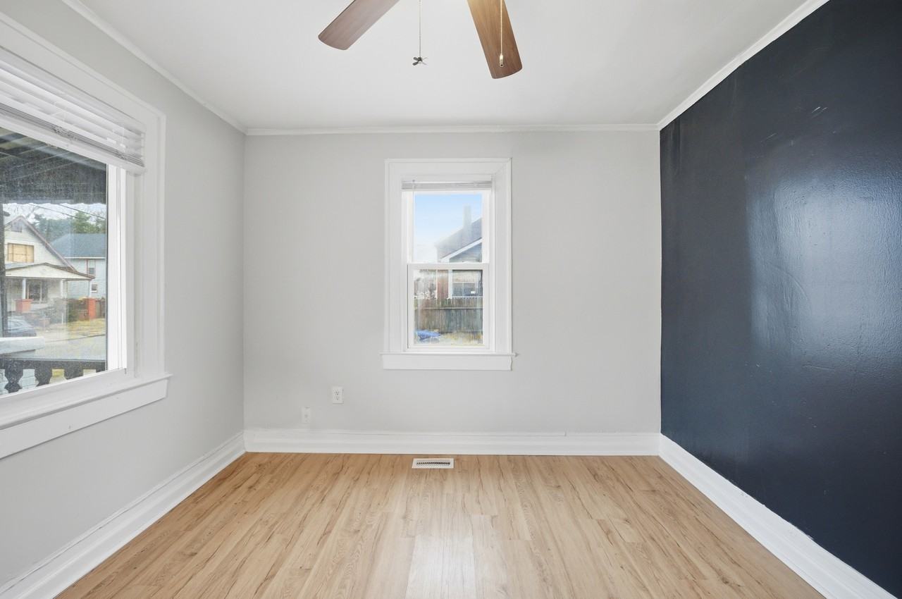 829 22nd St #1 - Photo 3 of 10