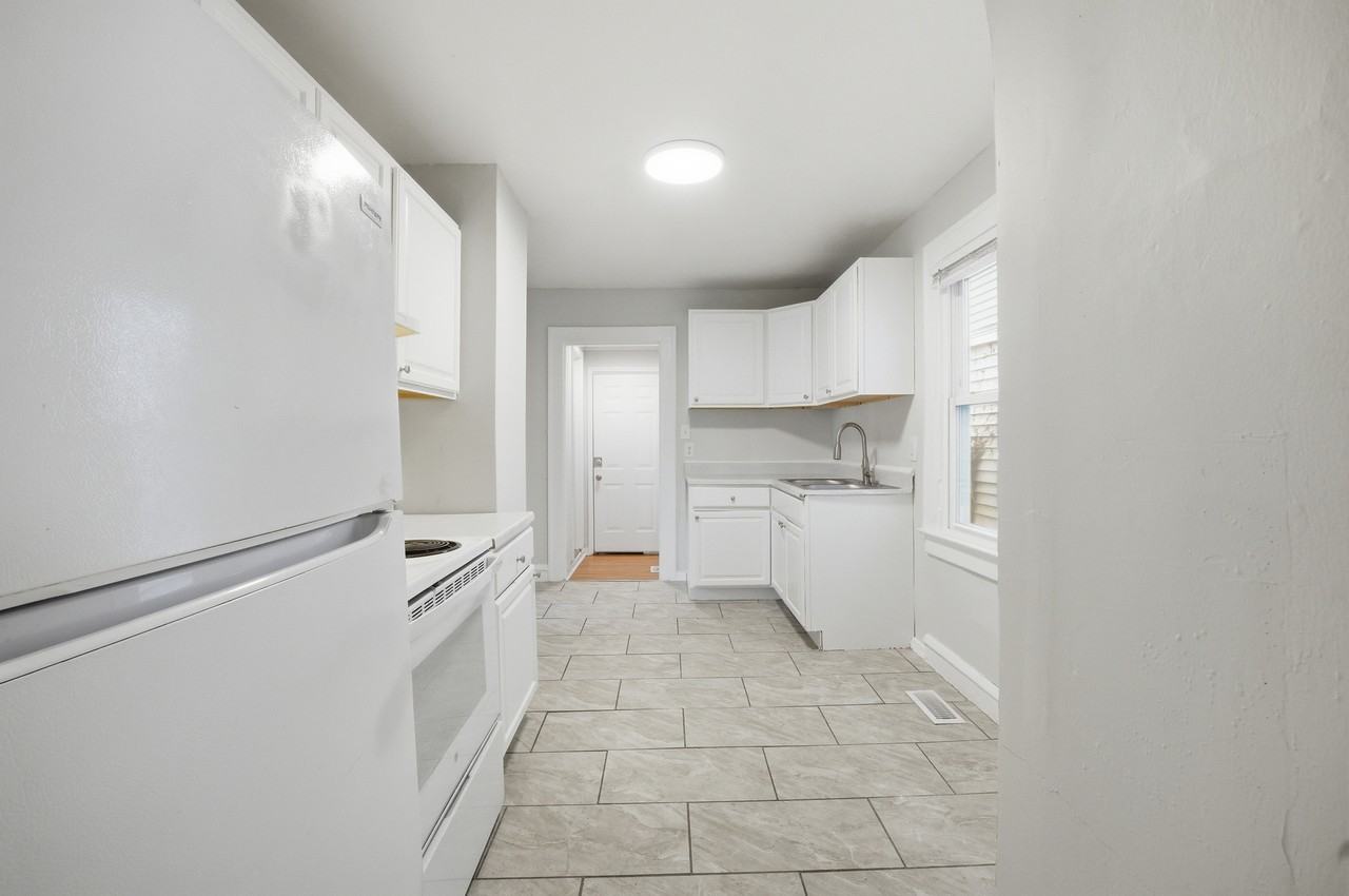 829 22nd St #1 - Photo 4 of 10