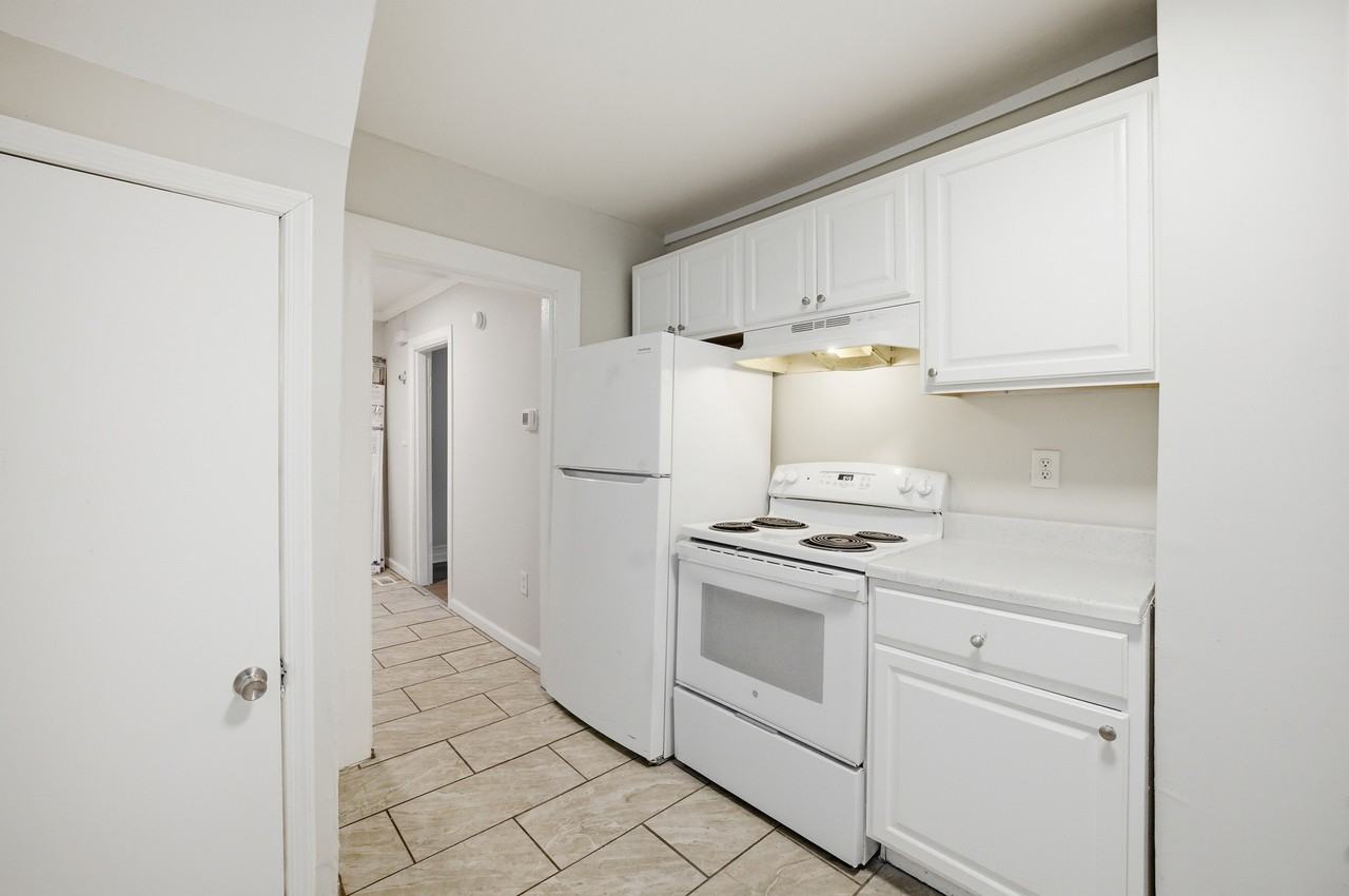 829 22nd St #1 - Photo 5 of 10