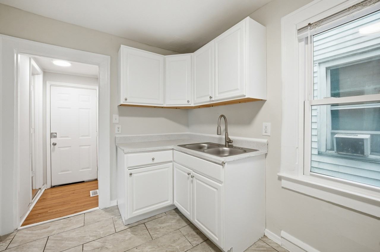 829 22nd St #1 - Photo 6 of 10