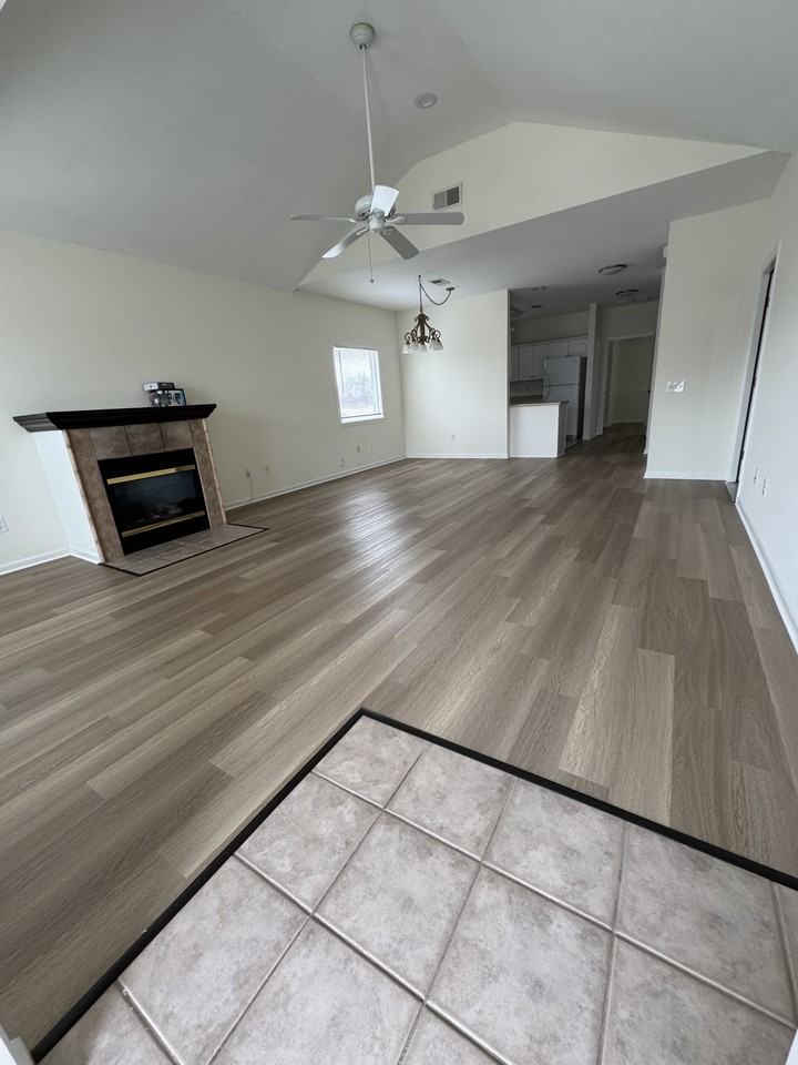 302 Reagan Dr - Photo 2 of 8