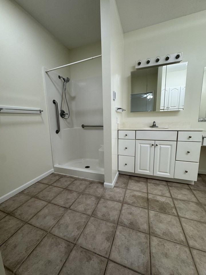 302 Reagan Dr - Photo 4 of 8