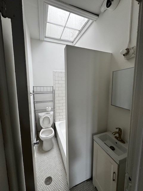 902 1/2 State St #1 - Photo 5 of 11