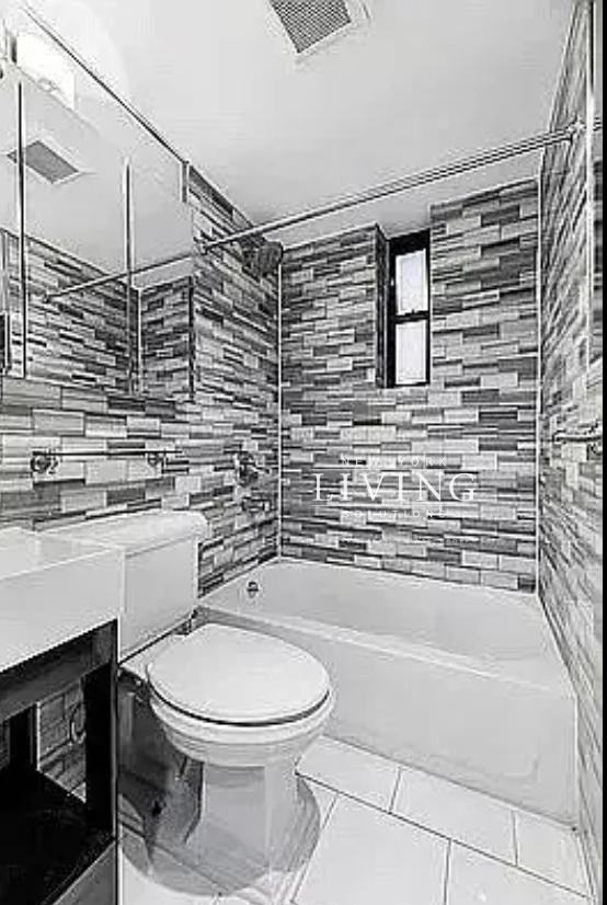 Stanton St #4B1 - Photo 4 of 5