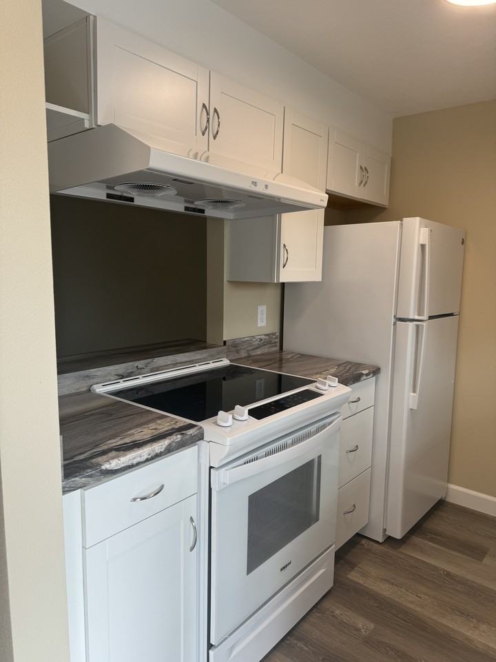 2377 Carolyn Ct #2R1 - Photo 2 of 10