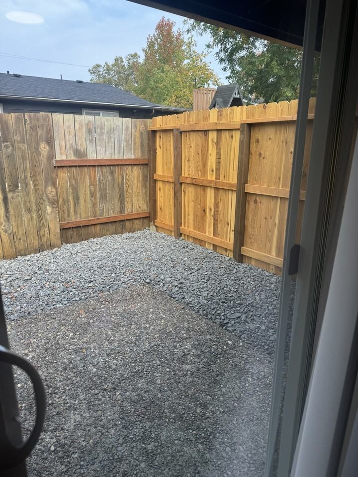 2377 Carolyn Ct #2R1 - Photo 4 of 10