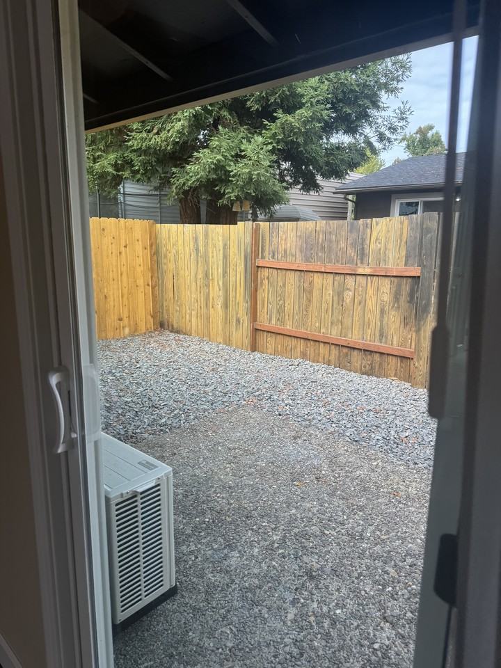 2377 Carolyn Ct #2R1 - Photo 5 of 10