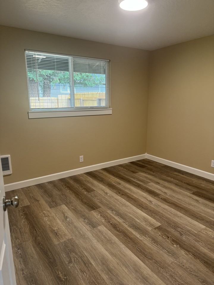 2377 Carolyn Ct #2R1 - Photo 6 of 10