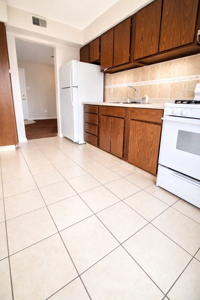 235 WEST CHESTNUT STREETAPT 705 #705 - Photo 2 of 8