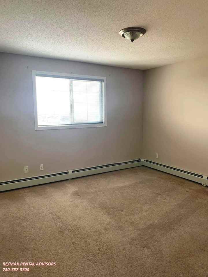 10 Prestwick Bay Se - Photo 3 of 20