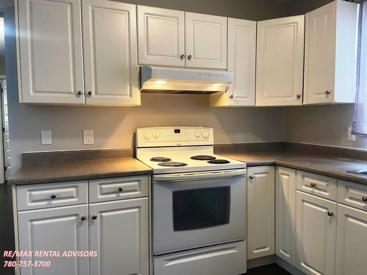 UPPER 8125 83 Avenue Northwest - Photo 3 of 16