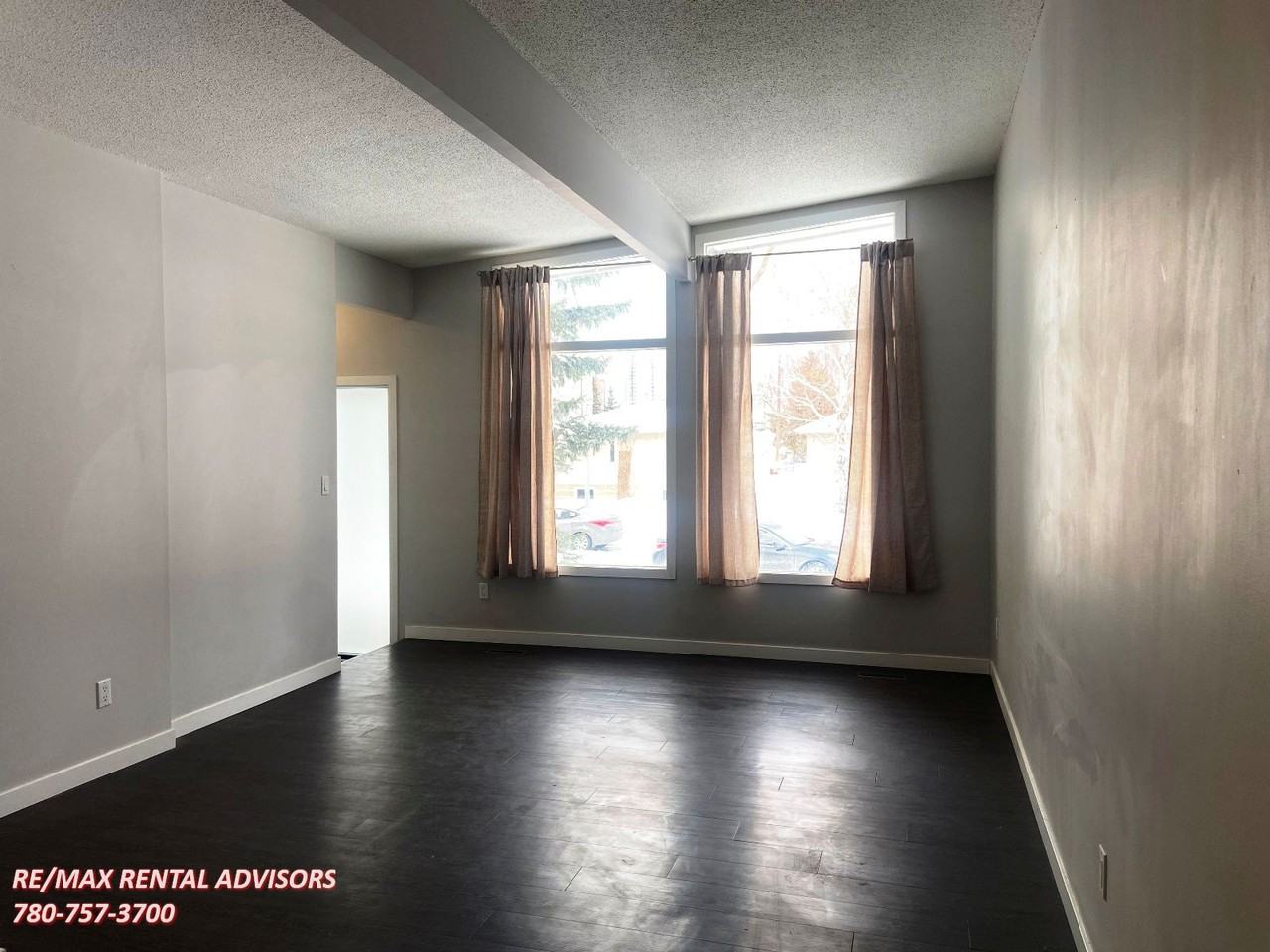 UPPER 8125 83 Avenue Northwest - Photo 6 of 16