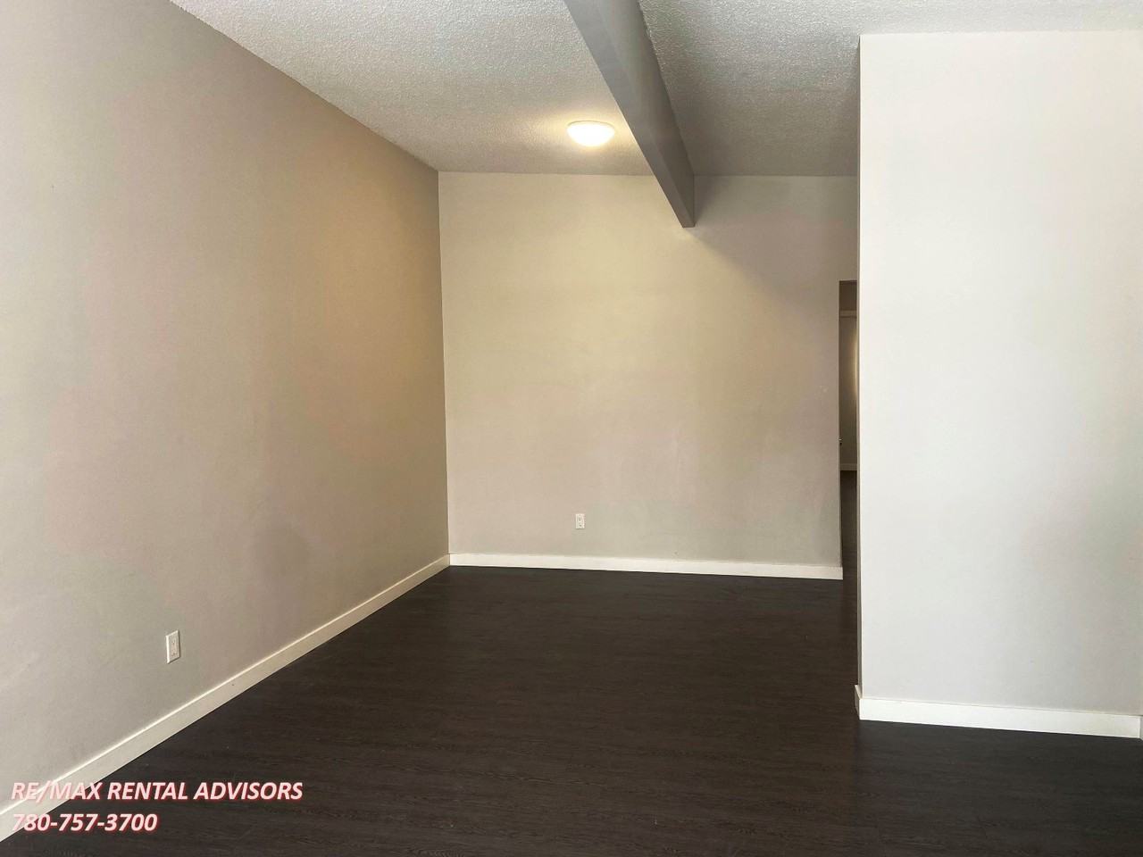 UPPER 8125 83 Avenue Northwest - Photo 7 of 16