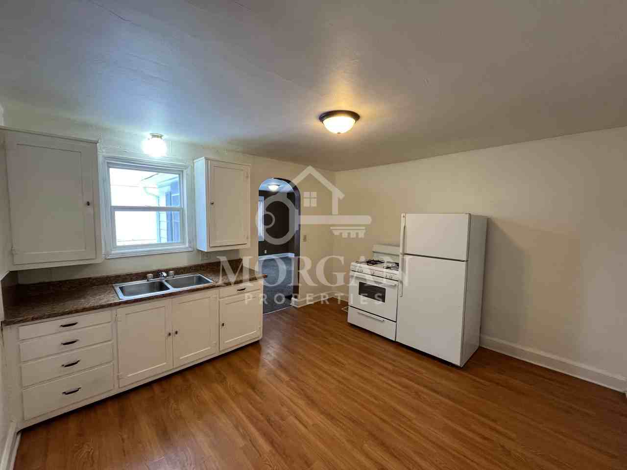 2210 Walnut St #B - Photo 3 of 4