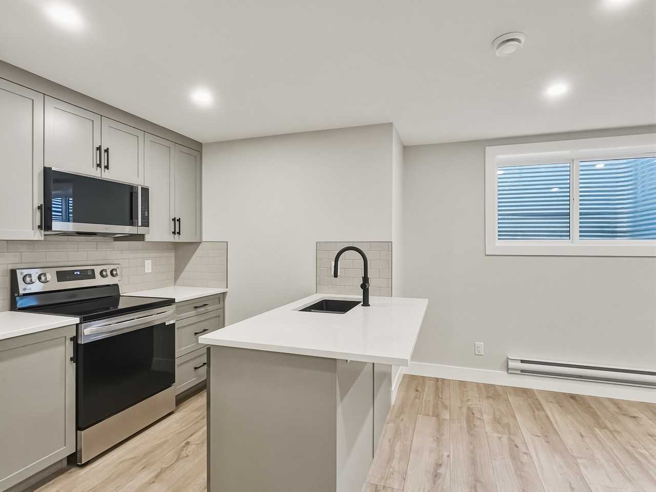 2618R 28 Ave Sw #2618RLOWER - Photo 4 of 21