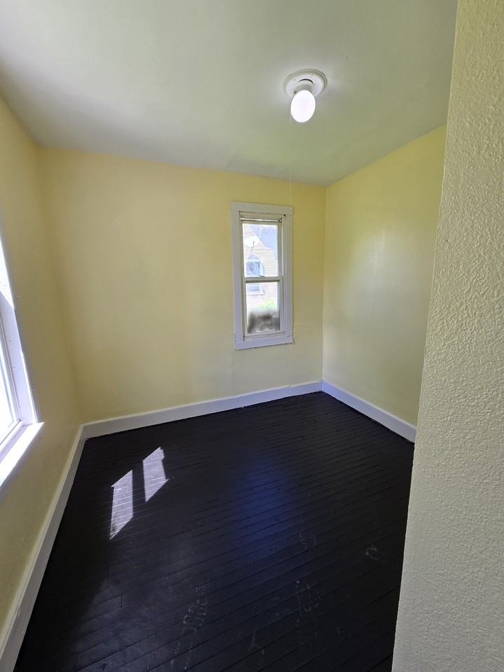 2741 N 25th St #1 - Photo 6 of 8