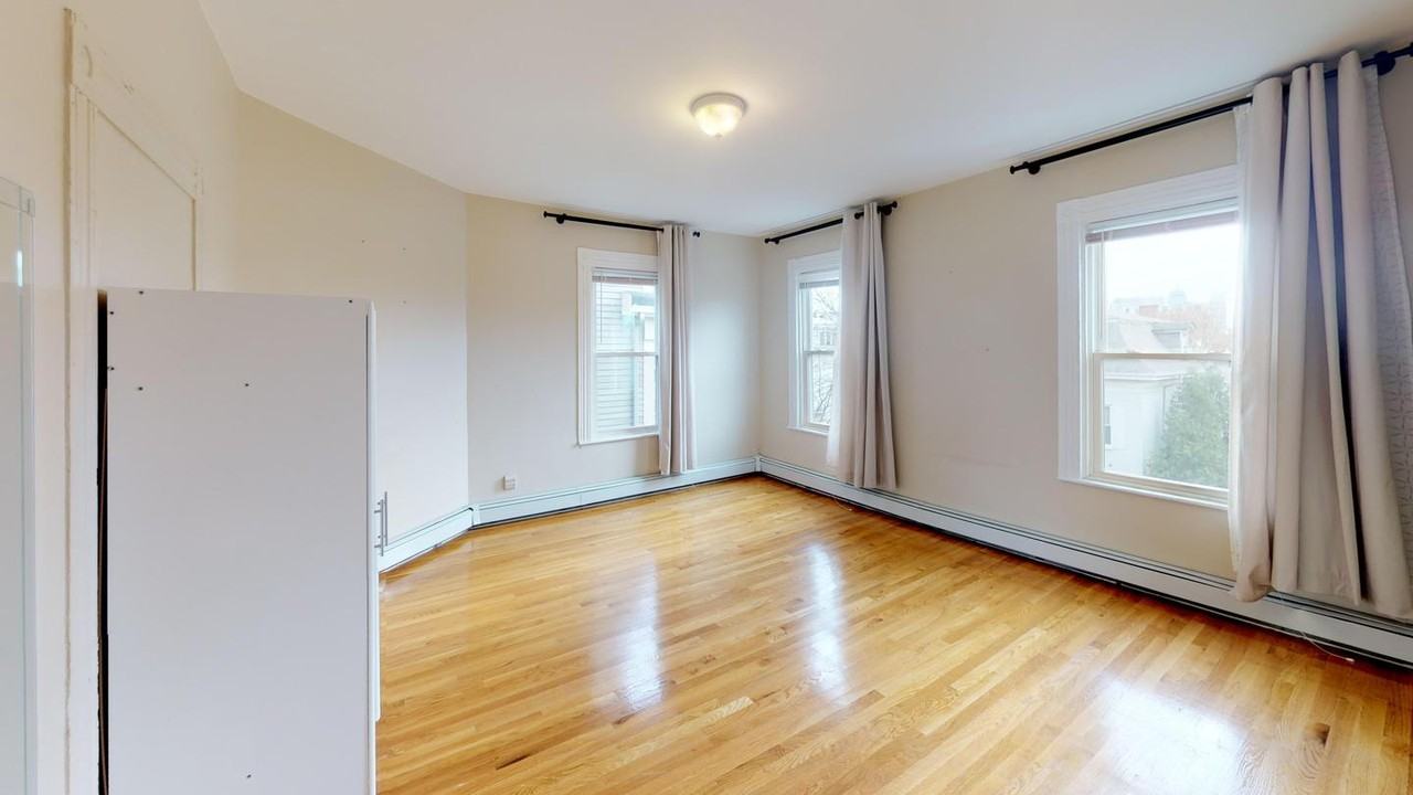 Bright East Cambridge home near Lechmere Station - Photo 5 of 14