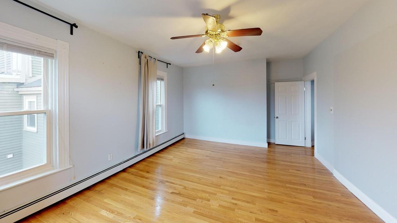 Bright East Cambridge home near Lechmere Station - Photo 7 of 14