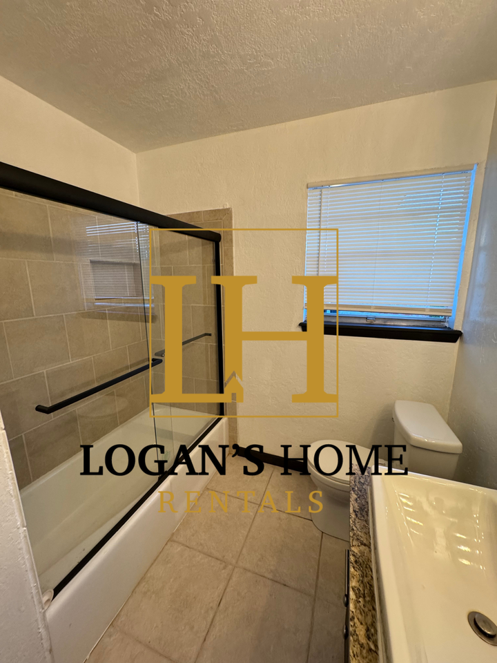 6418 Nw Columbia Ave #1 - Photo 7 of 10