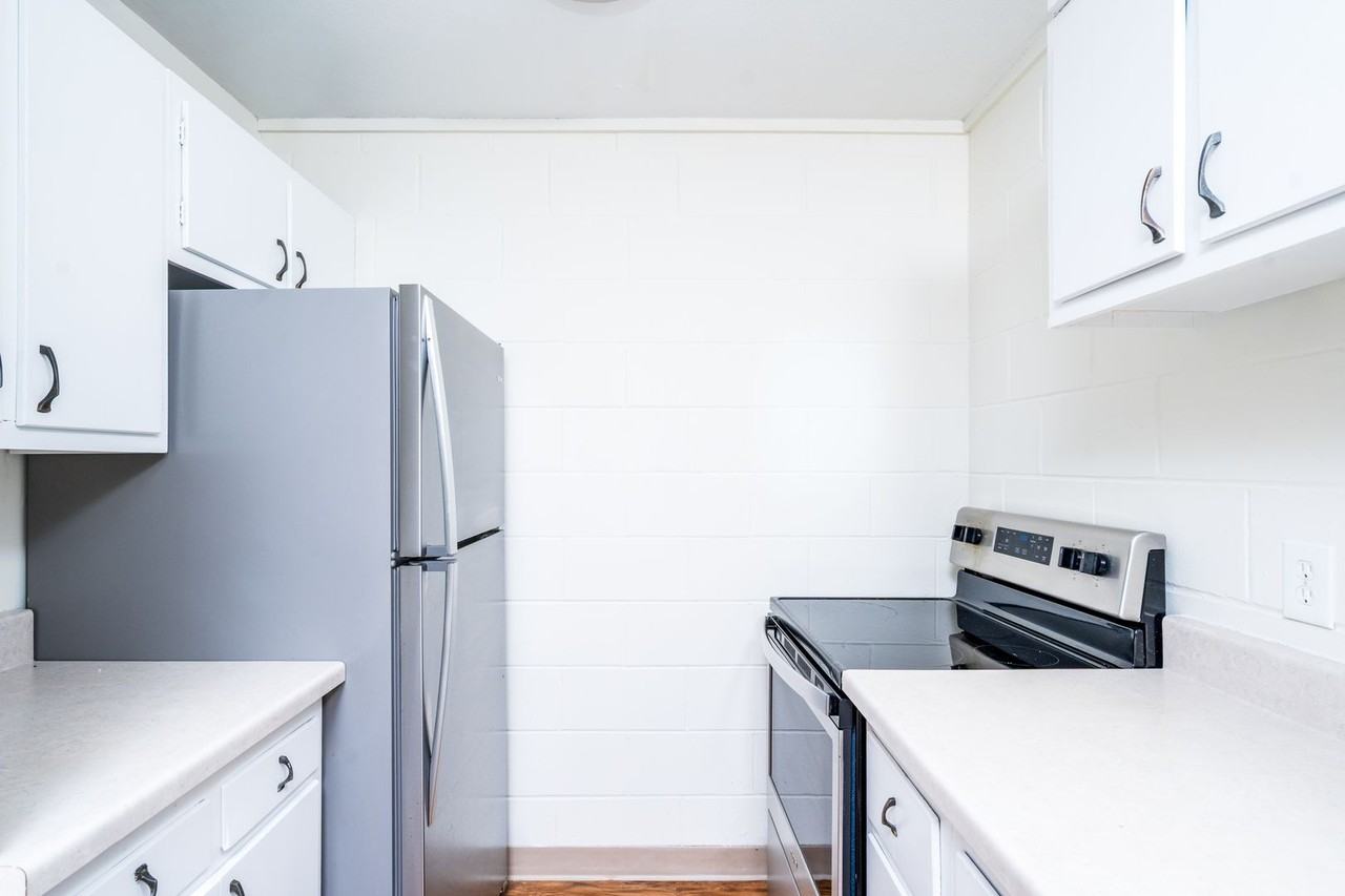 3305 Hennepin Ave S - Photo 3 of 17