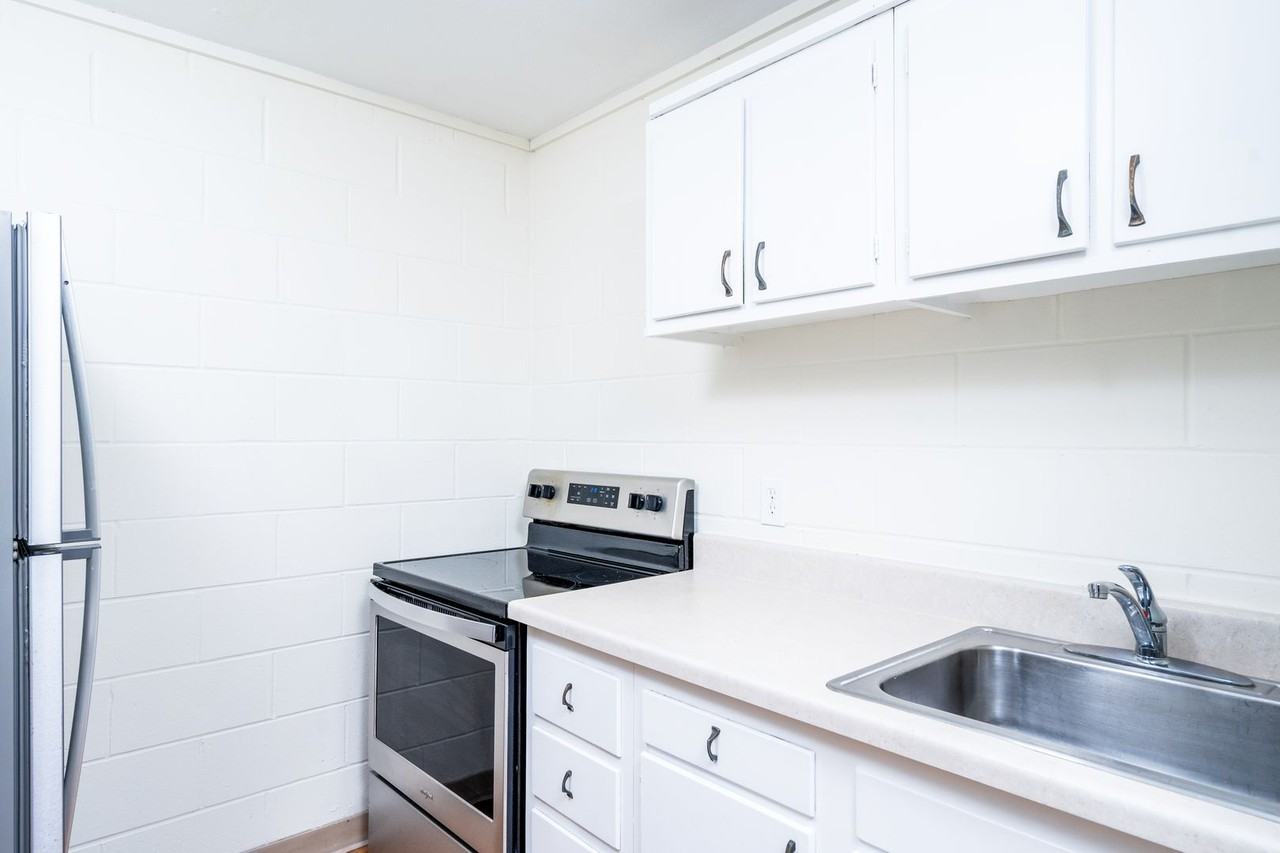 3305 Hennepin Ave S - Photo 4 of 17