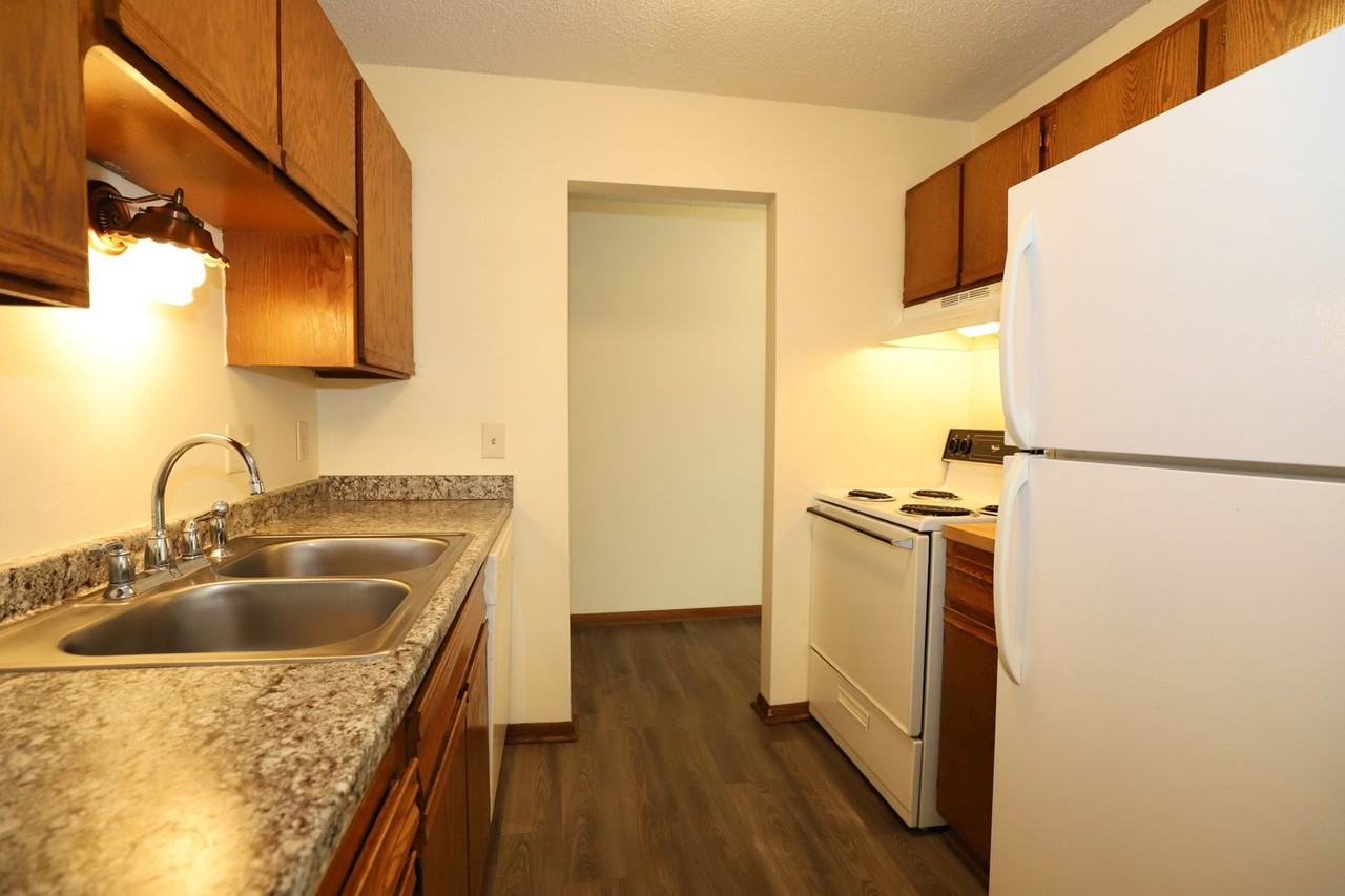 Regency Apartments - Photo 5 of 18