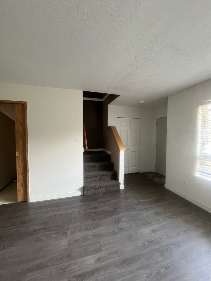 555 - 555 Rockland Road #1 - Photo 4 of 10